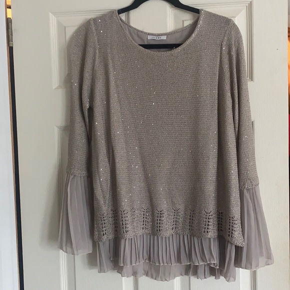 Knitted sequin sweater with ruffle underlay - Picture 1 of 3